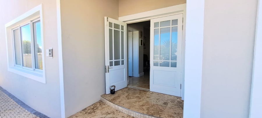 5 Bedroom Property for Sale in Sandbaai Western Cape